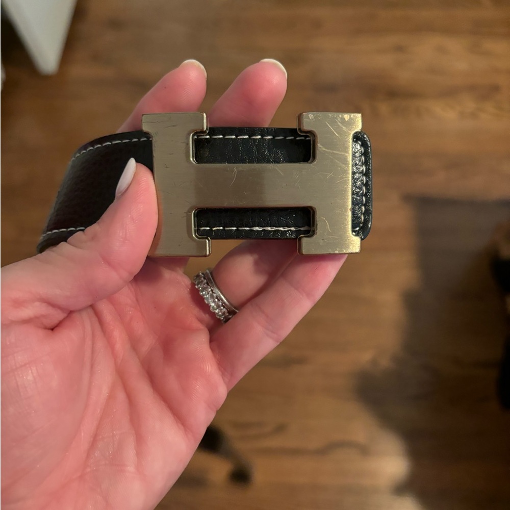 Letter H belt with black strap
